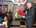 Депутаты по седьмому избирательному округу поздравили активистов клуба старшего поколения «Надежда» с предстоящими новогодними праздниками