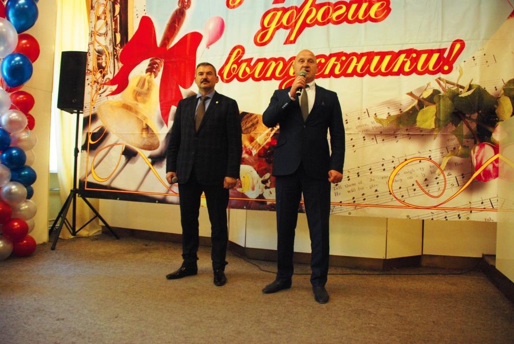 Премию Главы Петропавловска получили золотые и серебряные медалисты 