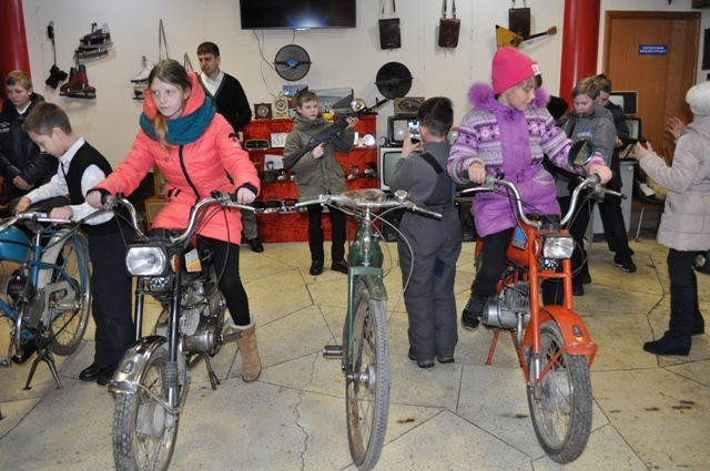 Четвероклассники СОШ № 31 Петропавловска побывали с экскурсией в Музее СССР Четвероклассники СОШ № 31 Петропавловска побывали с экскурсией в Музее СССР