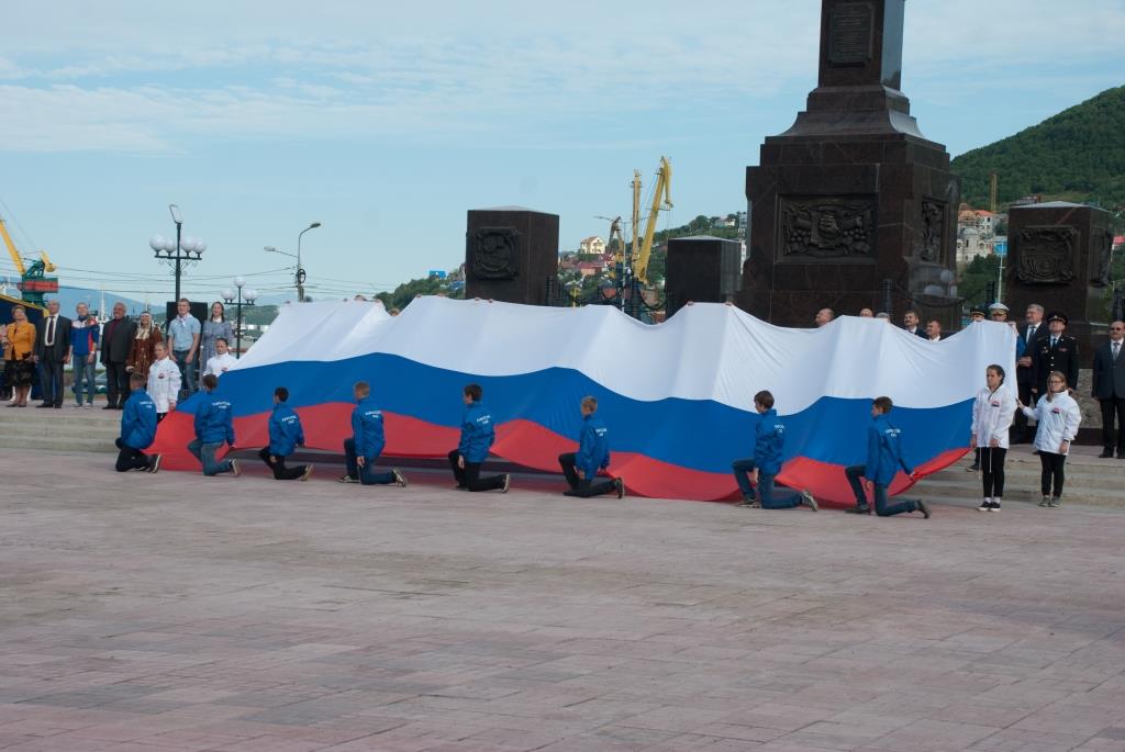 В Петропавловске состоялся торжественный митинг, посвященный Дню Государственного флага РФ
