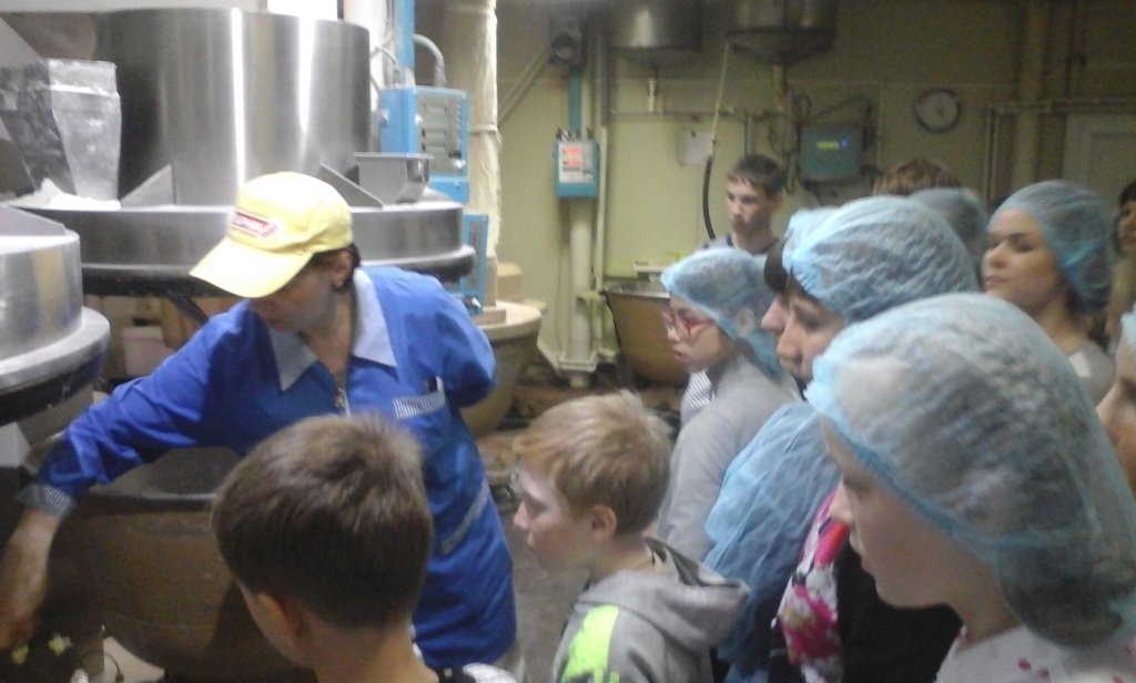 Депутат Городской Думы Петропавловска Саргис Сароян организовал для подростков экскурсию на хлебокомбинат Депутат Городской Думы Петропавловска Саргис Сароян организовал для подростков экскурсию на хлебокомбинат