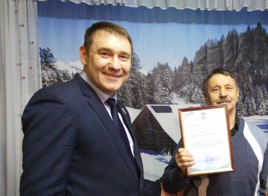 Городские депутаты Петропавловска приняли участие в закрытии фотовыставки о войне 