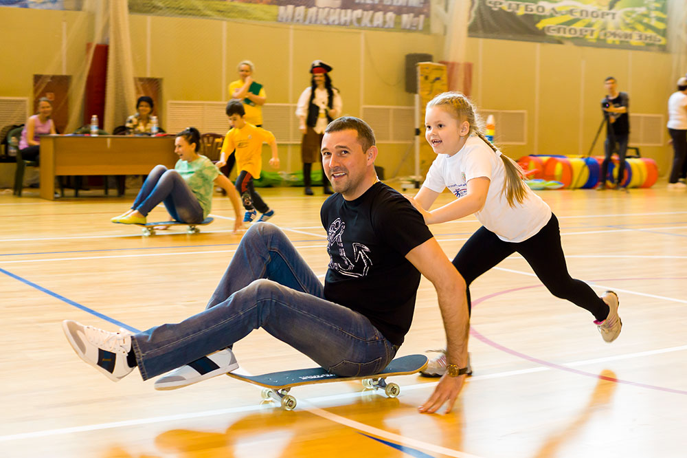 Спортивно-развлекательные соревнования, посвященные Международному дню семьи, организовали городские депутаты Андрей Стуков и Татьяна Ткаченко Спортивно-развлекательные соревнования, посвященные Международному дню семьи, организовали городские депутаты Андрей Стуков и Татьяна Ткаченко