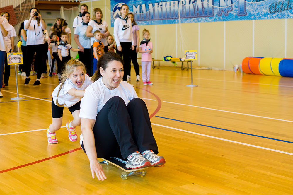 Спортивно-развлекательные соревнования, посвященные Международному дню семьи, организовали городские депутаты Андрей Стуков и Татьяна Ткаченко Спортивно-развлекательные соревнования, посвященные Международному дню семьи, организовали городские депутаты Андрей Стуков и Татьяна Ткаченко