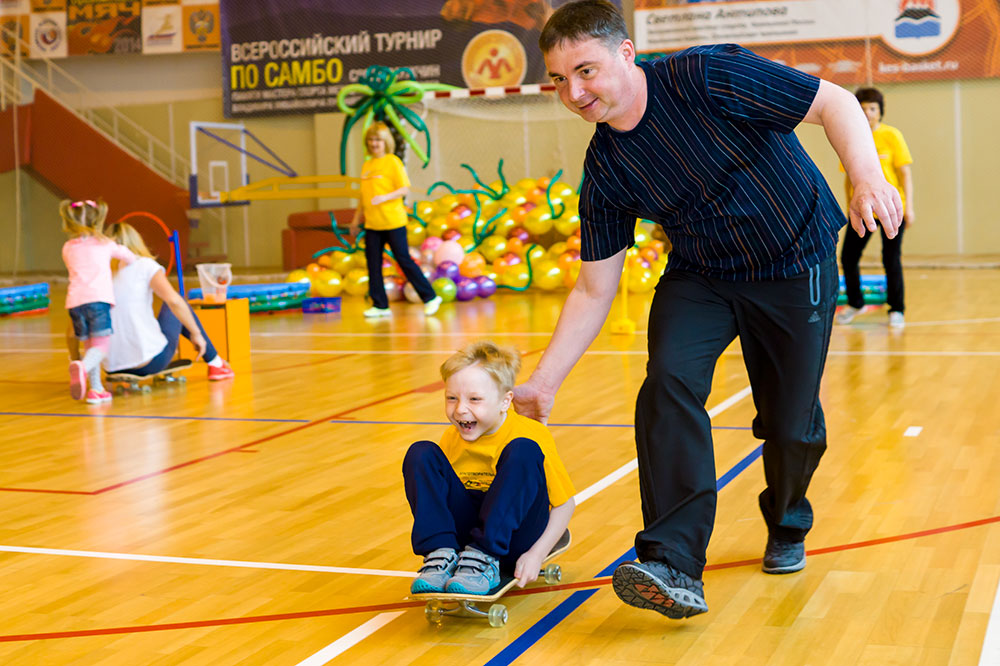 Спортивно-развлекательные соревнования, посвященные Международному дню семьи, организовали городские депутаты Андрей Стуков и Татьяна Ткаченко Спортивно-развлекательные соревнования, посвященные Международному дню семьи, организовали городские депутаты Андрей Стуков и Татьяна Ткаченко
