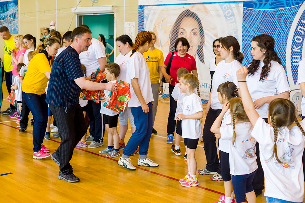 Спортивно-развлекательные соревнования, посвященные Международному дню семьи, организовали городские депутаты Андрей Стуков и Татьяна Ткаченко Спортивно-развлекательные соревнования, посвященные Международному дню семьи, организовали городские депутаты Андрей Стуков и Татьяна Ткаченко
