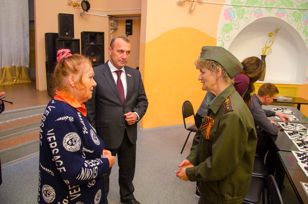 Творческая встреча волонтера движения по патриотическому воспитанию подрастающего поколения, обладательницы памятной медали «Патриот России», президента Федерации русских шашек г. Уссурийска Галины Желудковой с молодежью и пенсионерами Петропавловска-Камчатского состоялась в краевой столице