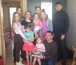 Городские депутаты совместно с камчатскими сторонниками и молодогвардейцами помогли сделать ремонт в квартире многодетной семьи Гарапшиных