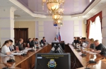Анатолий Кирносенко: Чтобы избежать подтопления многоквартирного дома Кроноцкая, 12 в этом году там произведут ремонт асфальтобетонного покрытия проезда с контруклоном 
