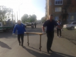 Городские депутаты по обращениям жителей начали установку лавочек в первом избирательном округе