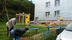 На детской площадке в районе Автомобилистов, 16 установили новые лавочки