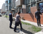 Общественники вместе с городскими депутатами проверили качество капитального ремонта фасадов, проведенных за последние три года