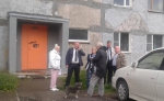 Городские депутаты Александр Долгунков и Алексей Березенко провели встречу с жильцами Океанской, 121/2