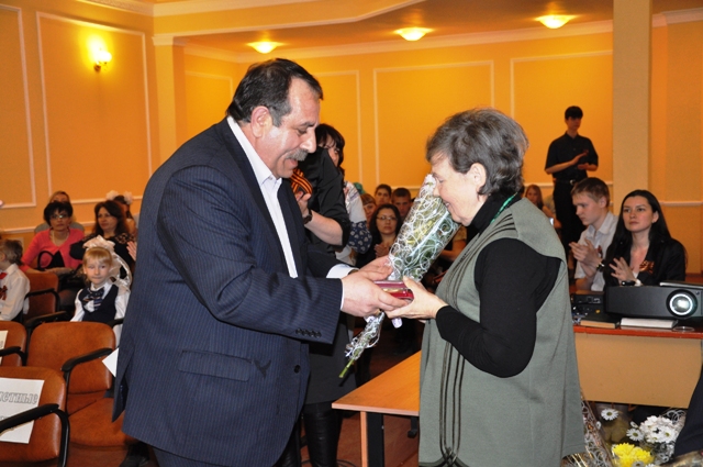 Для ветеранов, проживающих на территории седьмого округа, организовали концерт и в тожественной обстановке вручили им медали &laquo;70 лет Победы в Великой Отечественной войне&raquo;