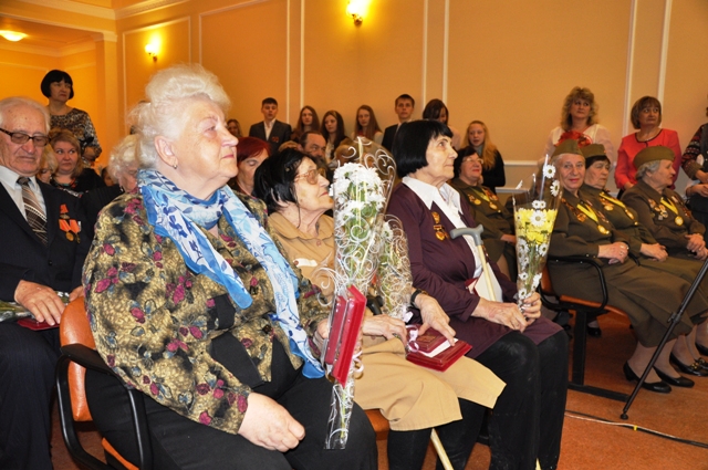 Для ветеранов, проживающих на территории седьмого округа, организовали концерт и в тожественной обстановке вручили им медали &laquo;70 лет Победы в Великой Отечественной войне&raquo;