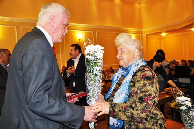 Для ветеранов, проживающих на территории седьмого округа, организовали концерт и в тожественной обстановке вручили им медали &laquo;70 лет Победы в Великой Отечественной войне&raquo;