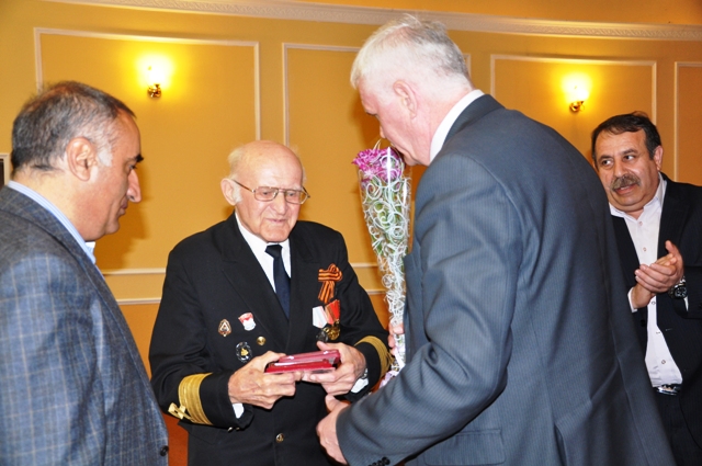 Для ветеранов, проживающих на территории седьмого округа, организовали концерт и в тожественной обстановке вручили им медали &laquo;70 лет Победы в Великой Отечественной войне&raquo;