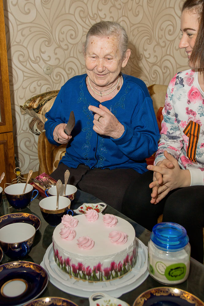 Андрей Стуков поздравил ветерана трудового фронта Нину Тимофеевну Свириденко с юбилеем Андрей Стуков поздравил ветерана трудового фронта Нину Тимофеевну Свириденко с юбилеем