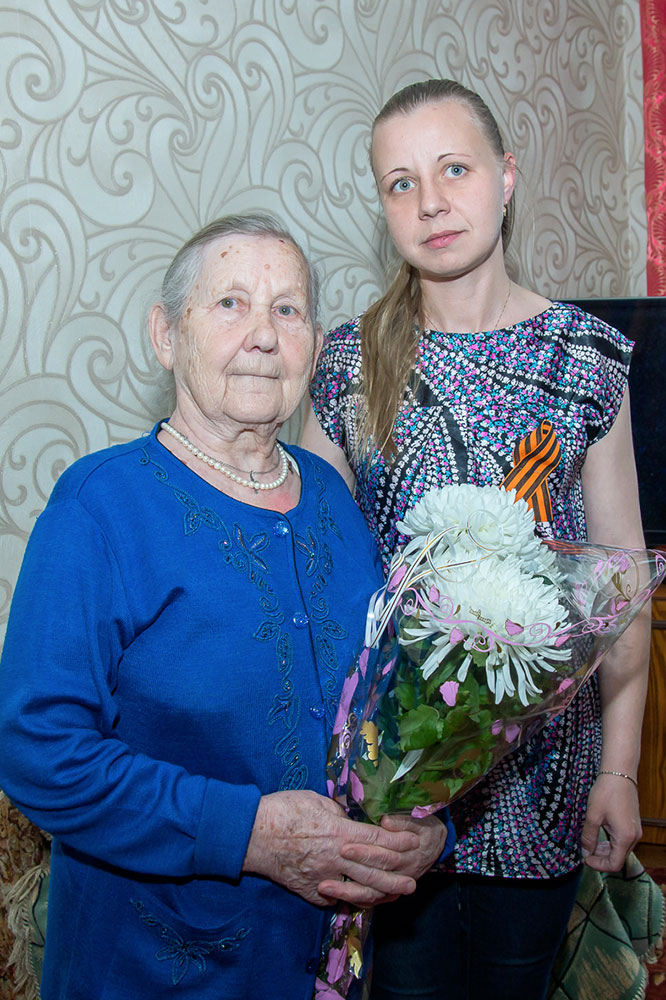Андрей Стуков поздравил ветерана трудового фронта Нину Тимофеевну Свириденко с юбилеем Андрей Стуков поздравил ветерана трудового фронта Нину Тимофеевну Свириденко с юбилеем