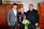 Городские депутаты Саргис Сароян и Константин Чеботарев поздравили ветерана Василия Игнатьевича Максина с юбилеем